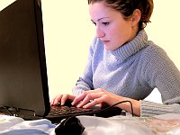 Mulher fazendo Terapia Online